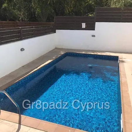 Villa Gr8padz Eve